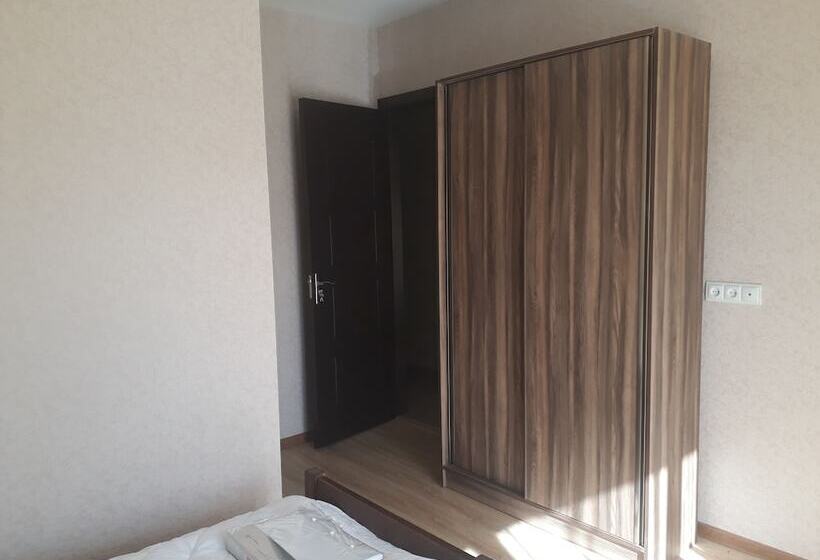 اتاق استاندارد سه نفره, Villa Bakuriani