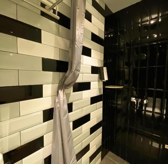 استودیوی استاندارد, Toojou Kota Kinabalu   Hostel