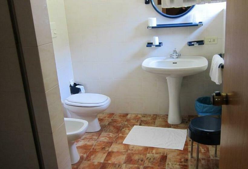 חדר סטנדרט לשלושה, Bel Sit