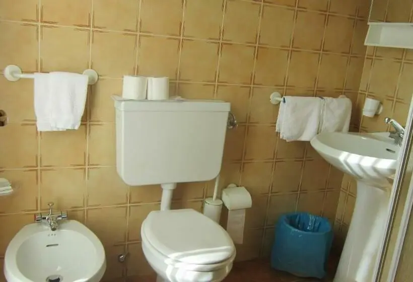 Camera Quadrupla Standard, Bel Sit