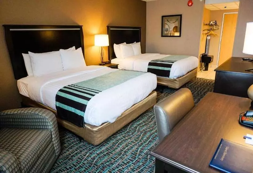 اتاق استاندارد با چشم‌انداز استخر, Boarders Inn & Suites By Cobblestone Hotels   Grand Island