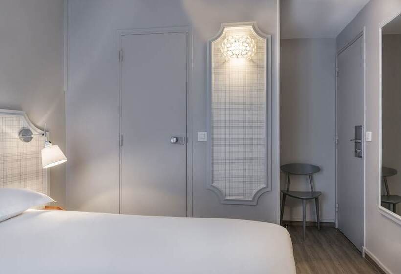 غرفة كلاسيكية, Boris V. By Happyculture