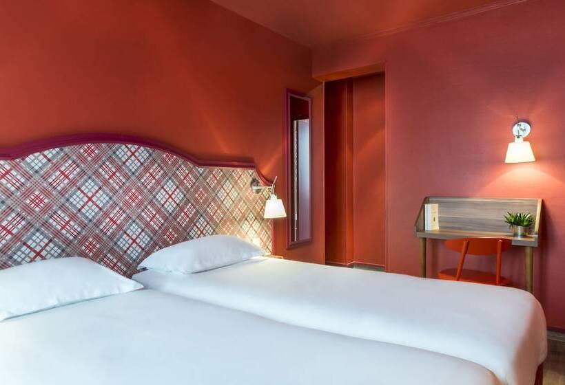 غرفة كلاسيكية, Boris V. By Happyculture