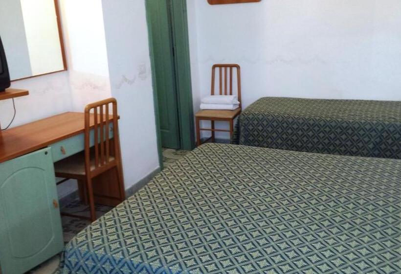 غرفة قياسية ثلاثية, Castiglione