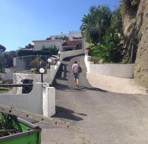 غرفة قياسية رباعية, Castiglione