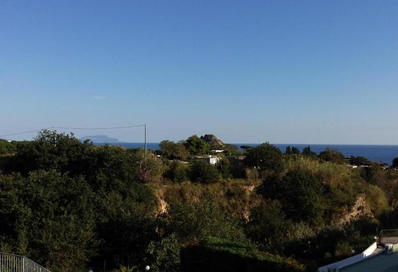 غرفة قياسية مطلّة علي البحر, Castiglione