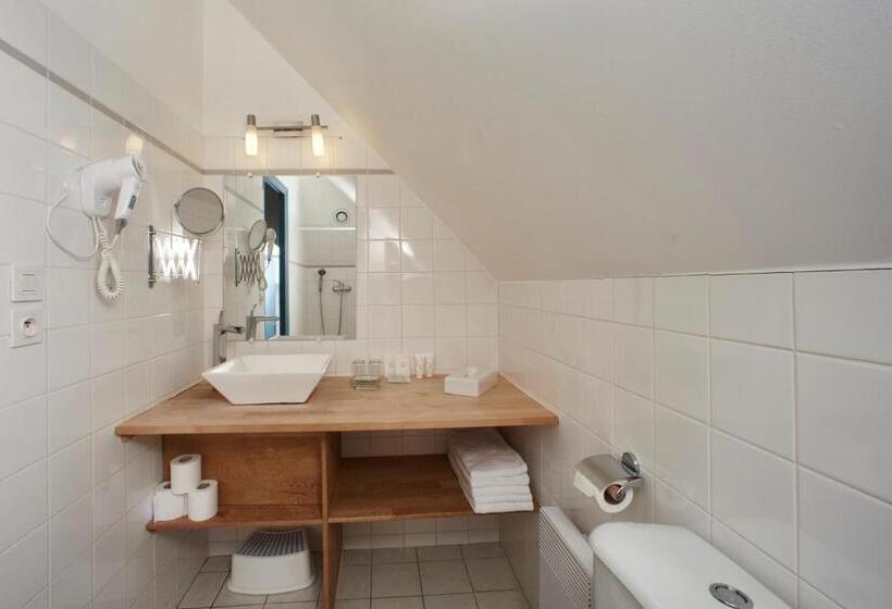 חדר משפחתי, Château Du Bois Guy