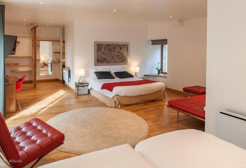 חדר משפחתי, Château Du Bois Guy