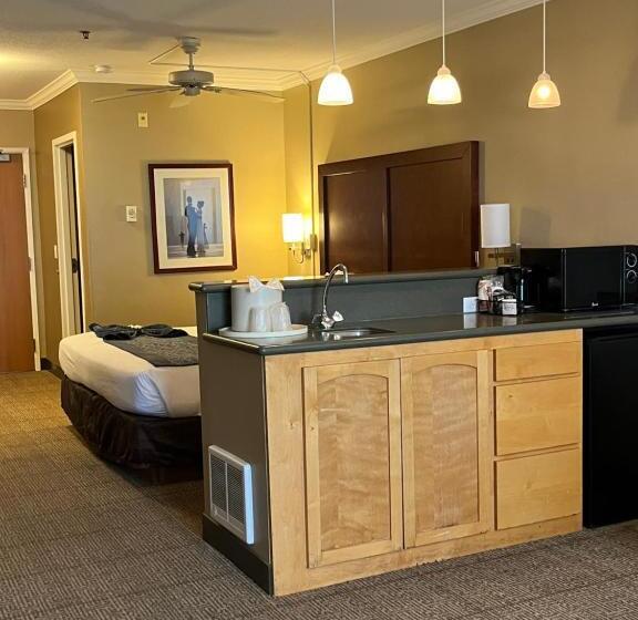 מיטת קינג בסוויטה, Comfort Inn & Suites Ocean Shores