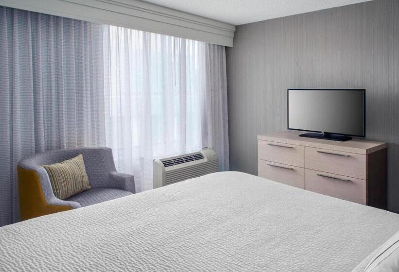 キングサイズベッドのスイートルーム, Courtyard Charlotte City Center