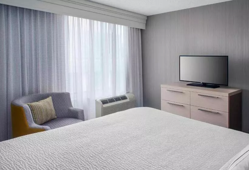 سوئیت با تخت بزرگ, Courtyard Charlotte City Center