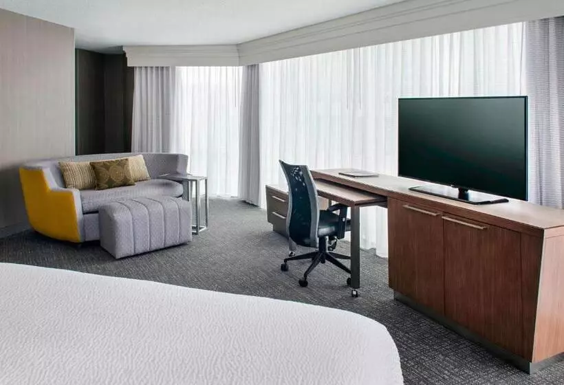 اتاق لوکس با تخت بزرگ, Courtyard Charlotte City Center
