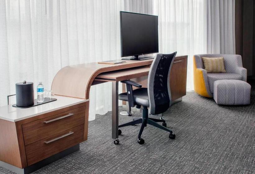 Номер Deluxe Кровать Кинг, Courtyard Charlotte City Center