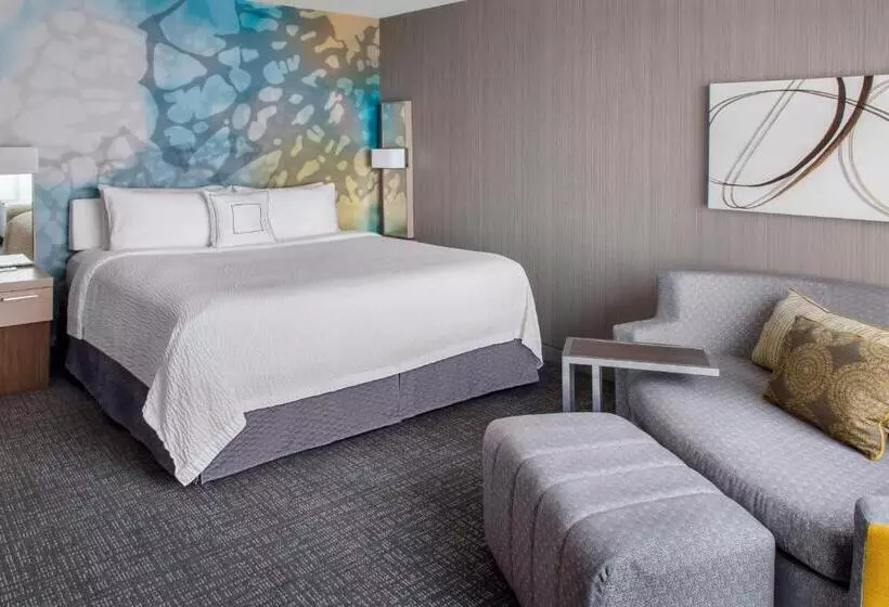 اتاق اجرایی با تخت بزرگ, Courtyard Charlotte City Center