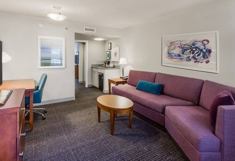 جناح لذوى الاحتياجات الخاصة, Crowne Plaza Suites Arlington, An Ihg