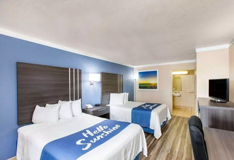 ２ダブルベッドのスタンダードルーム, Days Inn & Suites By Wyndham Braunig Lake