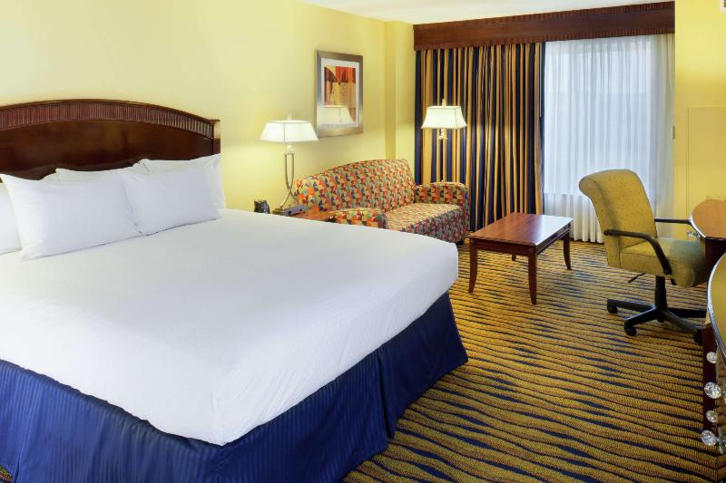 חדר סטנדרט עם מיטת קינג, Doubletree By Hilton Greensboro