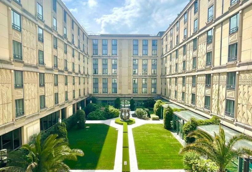 اتاق لوکس با چشم‌انداز باغ, Hotel Du Collectionneur Arc De Triomphe