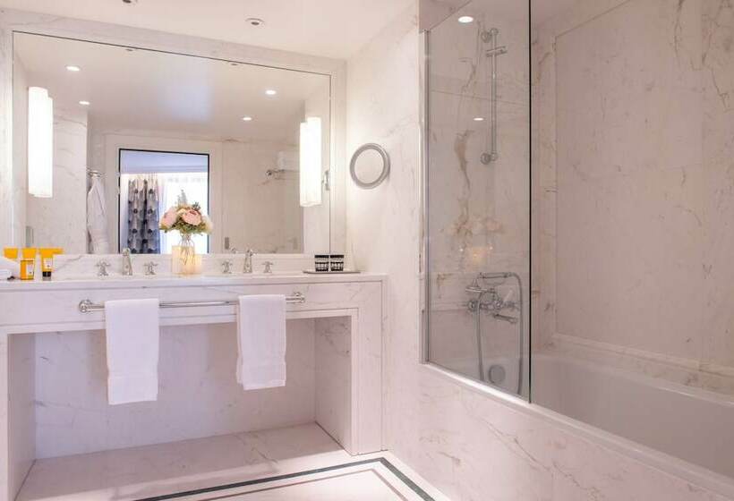 سوئیت کلاسیک, Hotel Du Collectionneur Arc De Triomphe