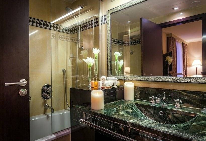 اتاق سوپریور با تخت بزرگ, Hotel Du Collectionneur Arc De Triomphe