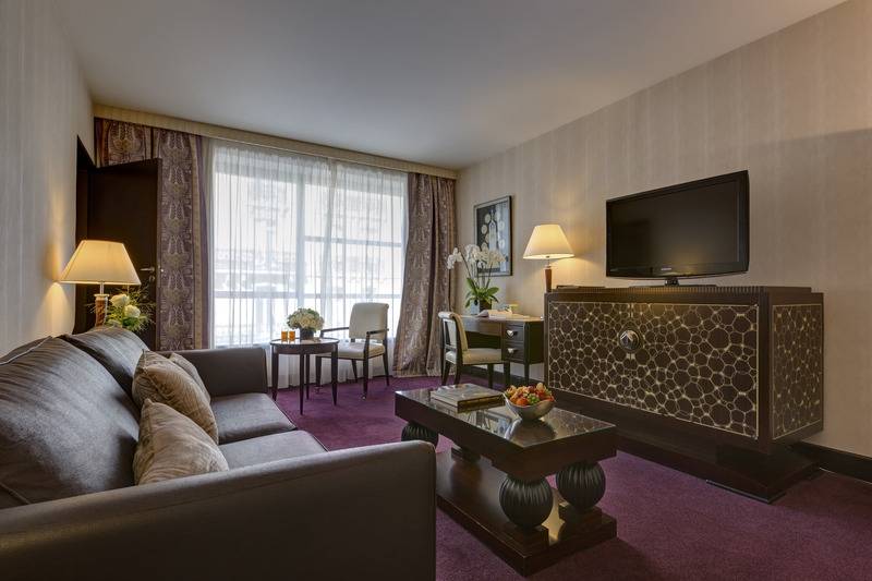 سوئیت کلاسیک, Hotel Du Collectionneur Arc De Triomphe
