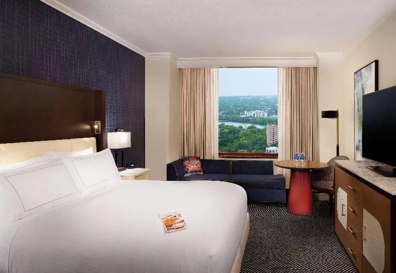 اتاق اجرایی, Hilton Austin