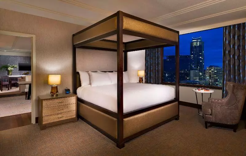 اتاق اجرایی, Hilton Austin