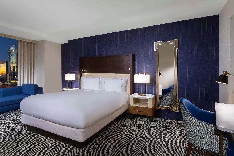 سوئیت با تخت بزرگ, Hilton Austin
