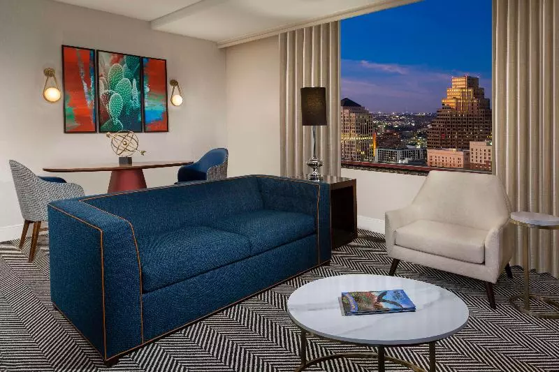 سوئیت با تخت بزرگ, Hilton Austin