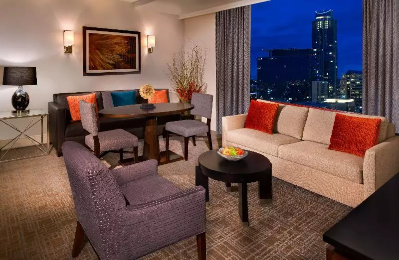 سوئیت با تخت بزرگ, Hilton Austin