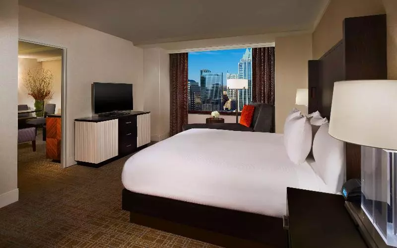 سوئیت با تخت بزرگ, Hilton Austin