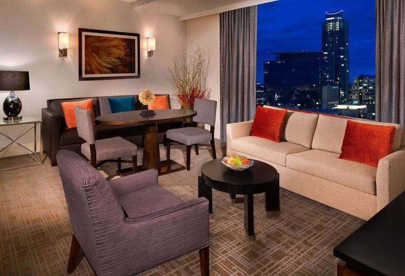 מיטת קינג בסוויטה, Hilton Austin