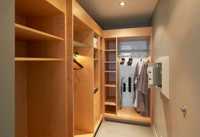 Номер Стандарт, Hilton Austin