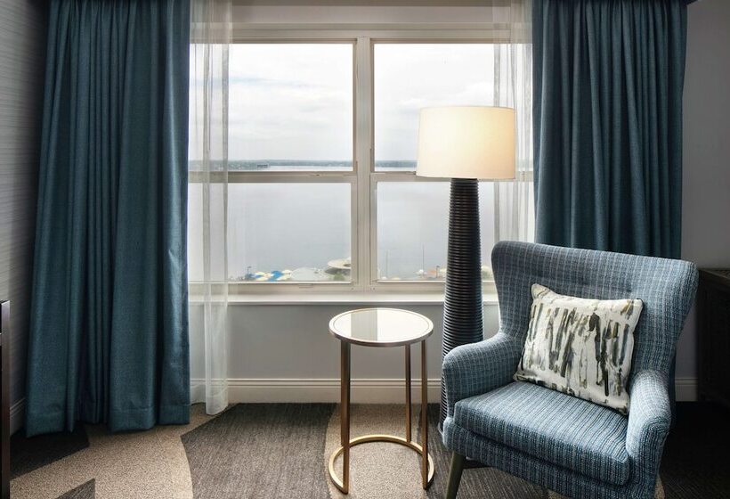 장애인용 디럭스룸, Hilton Madison Monona Terrace