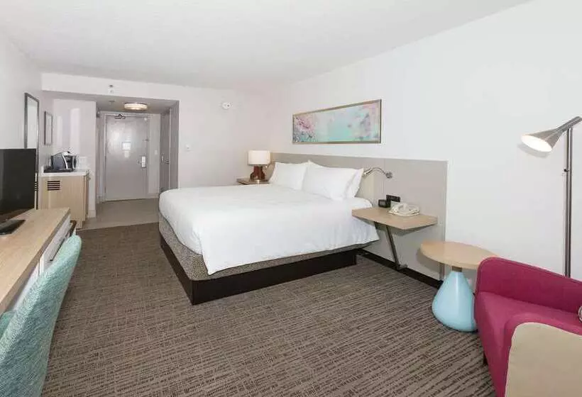 اتاق استاندارد با چشم‌انداز دریاچه, Hilton Madison Monona Terrace