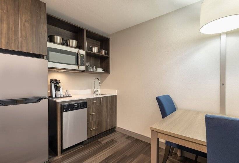 جناح, Holiday Inn Express & Suites Opelousas, An Ihg