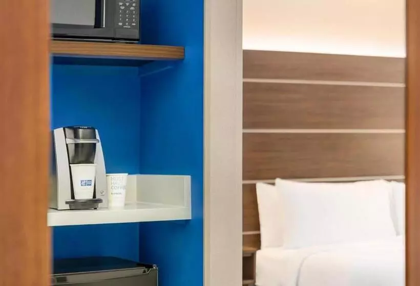 キングサイズベッドのスタンダードルーム, Holiday Inn Express & Suites Philadelphia   Mt Laurel, An Ihg