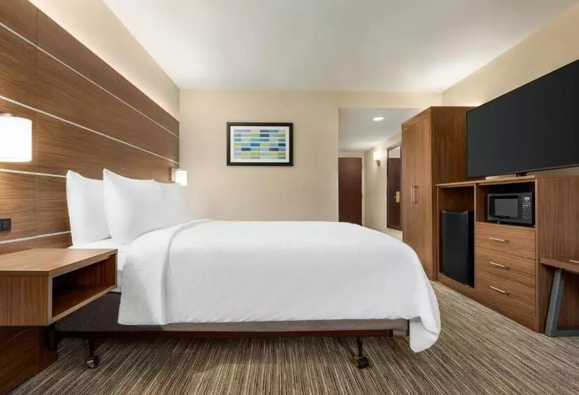 身障者適用クイーンサイズベッドルーム, Holiday Inn Express & Suites Philadelphia   Mt Laurel, An Ihg