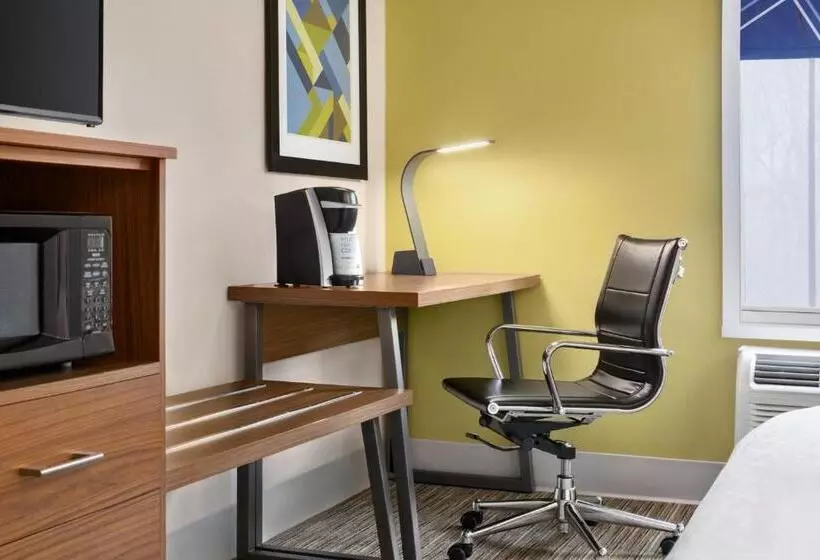 身障者適用スイートルーム, Holiday Inn Express & Suites Philadelphia   Mt Laurel, An Ihg