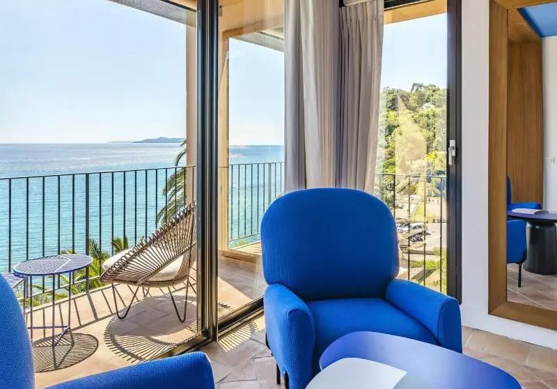 اتاق لوکس با بالکن و چشمانداز دریا, Hôtel Le Bailli De Suffren