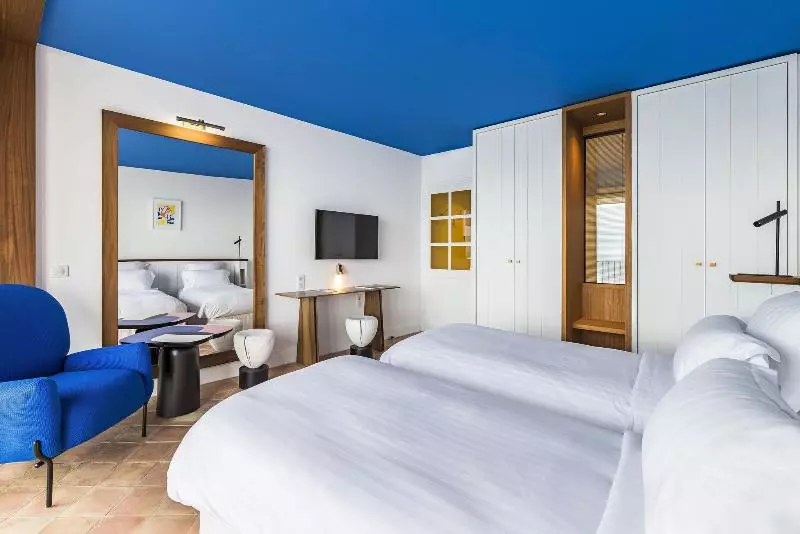 اتاق استاندارد با بالکن و چشمانداز دریا, Hôtel Le Bailli De Suffren