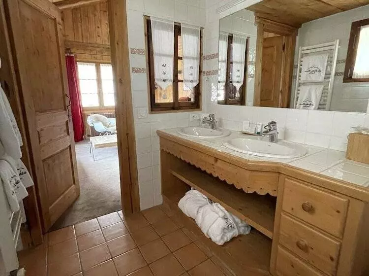 سوییت پرستیژ, Hôtel Les Roches Fleuries
