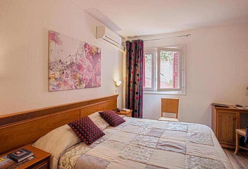 اتاق اکونومی, Kalliste