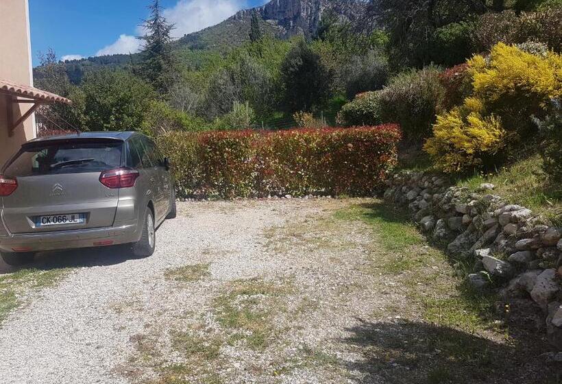 テラス付きスタンダードルーム, La Bastide De Moustiers