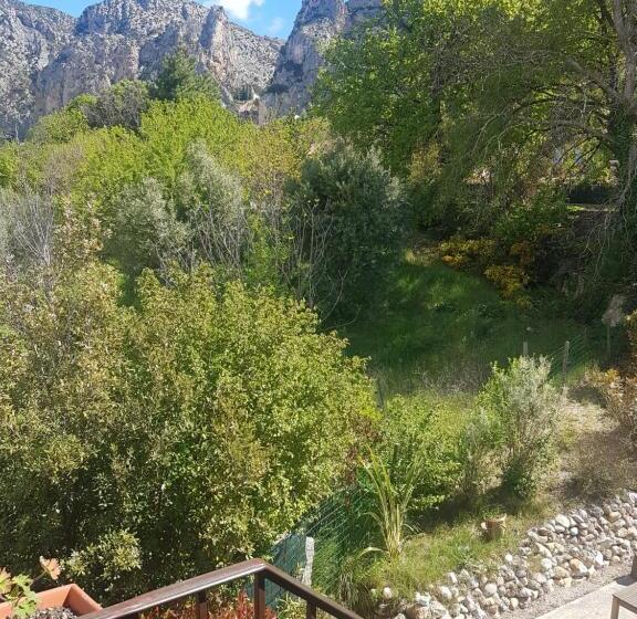 テラス付きスタンダードルーム, La Bastide De Moustiers