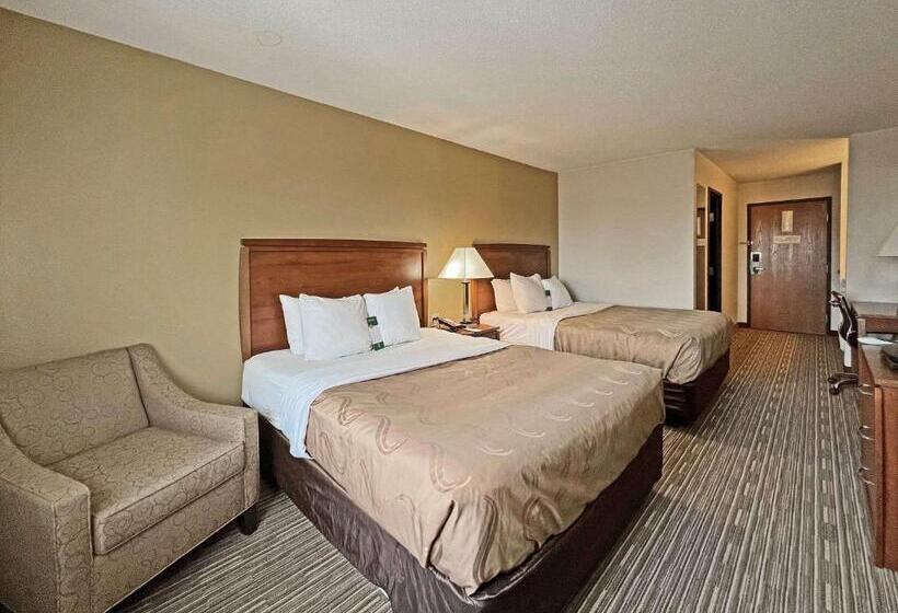 Номер Стандарт, Quality Inn Mitchell I 90