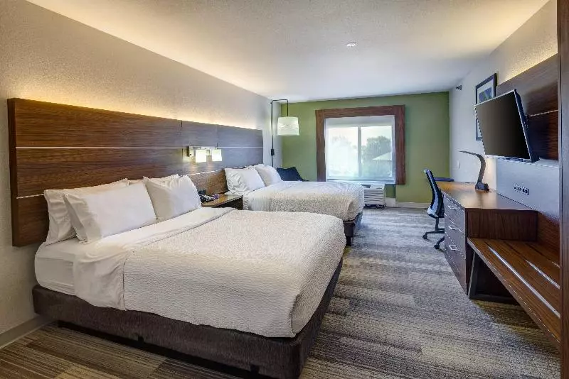 سوئیت با تخت بزرگ, Quality Inn Mitchell I 90