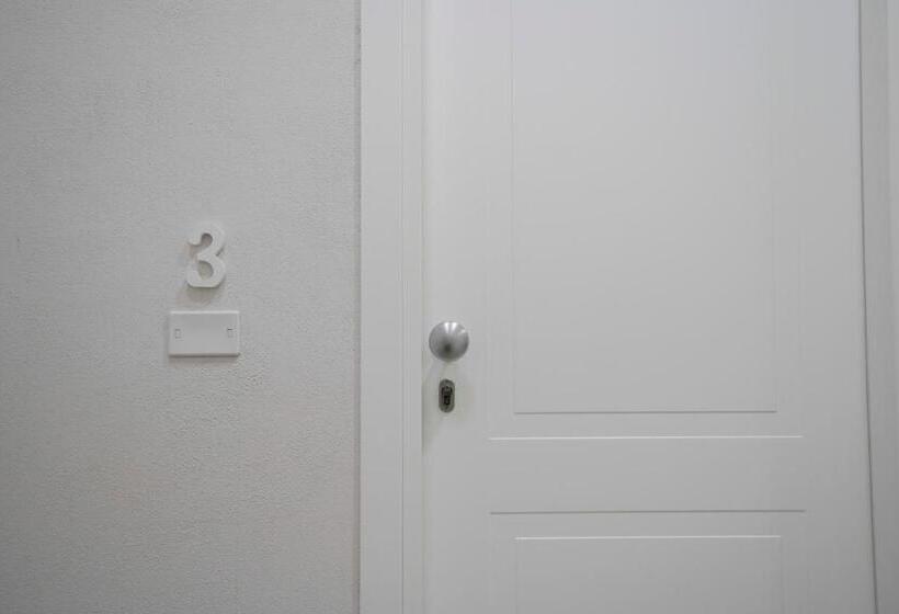 اتاق لوکس, La Chambre