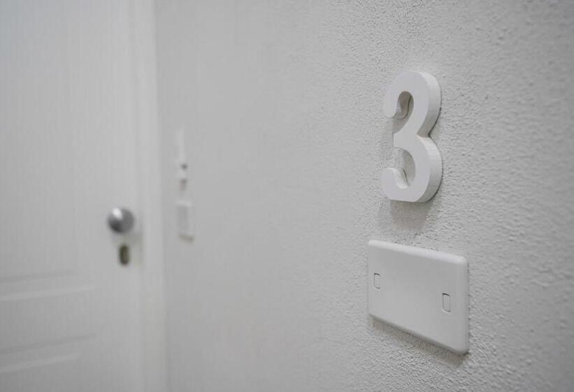 اتاق لوکس, La Chambre
