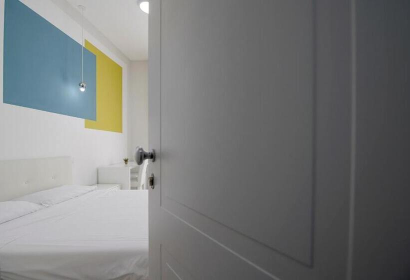 اتاق لوکس, La Chambre